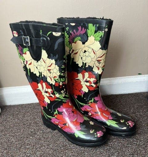 Donated footwear is among the merchandise that supports the Service League’s local grants and scholarships.