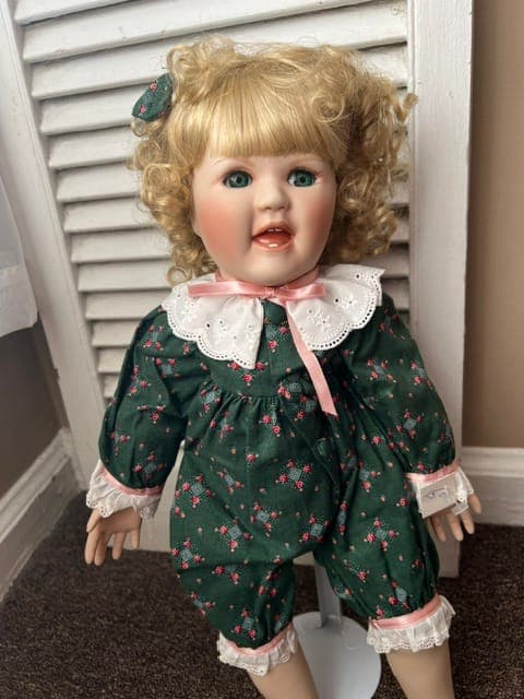 Additional photo from “Service League Thrift Shop Gets “Dolled Up” for Holiday Giving.”